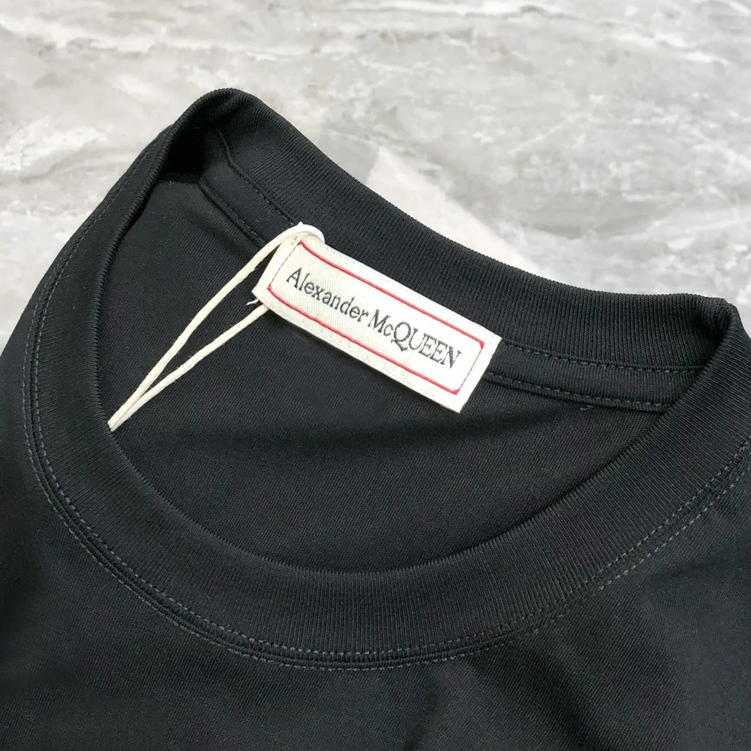 Mc Q*een 2025 New Arrival Original T Premium Quality OS Hot Sale logo💀 Factory Size：S-xxl